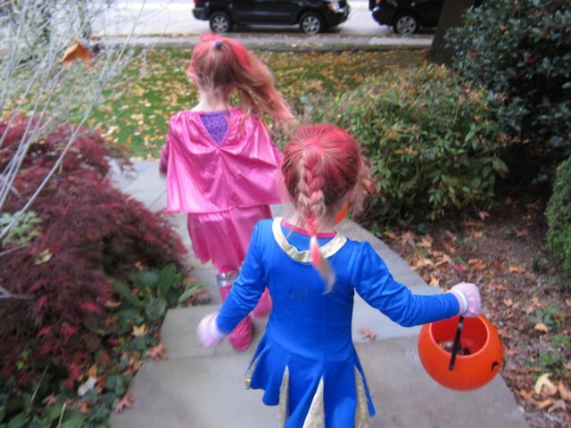 girls on halloween 3