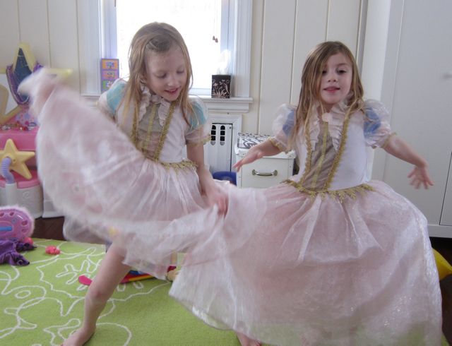 girls dancing